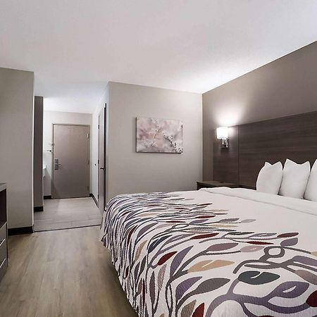Super 8 By Wyndham Marston Motel Buitenkant foto