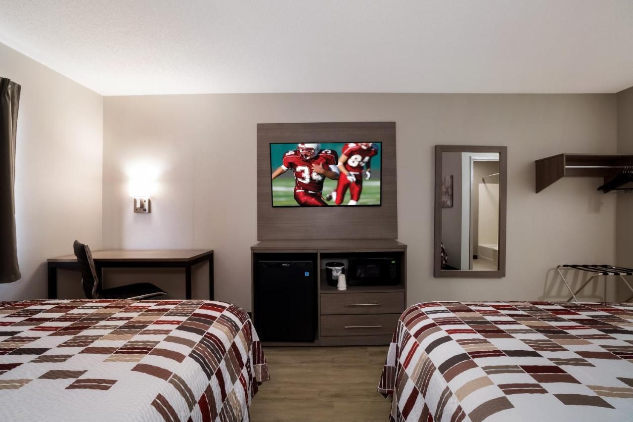 Super 8 By Wyndham Marston Motel Buitenkant foto