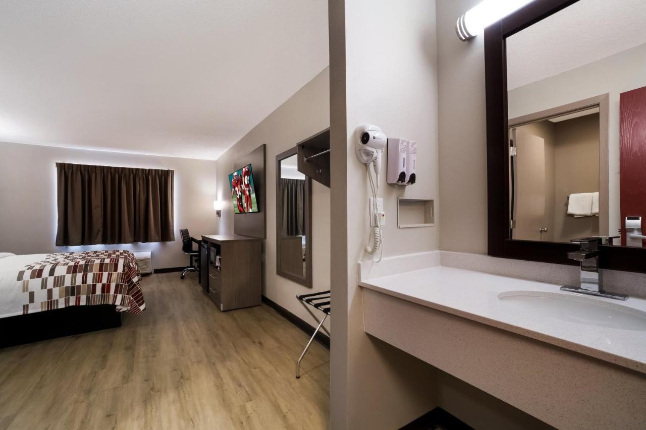 Super 8 By Wyndham Marston Motel Buitenkant foto
