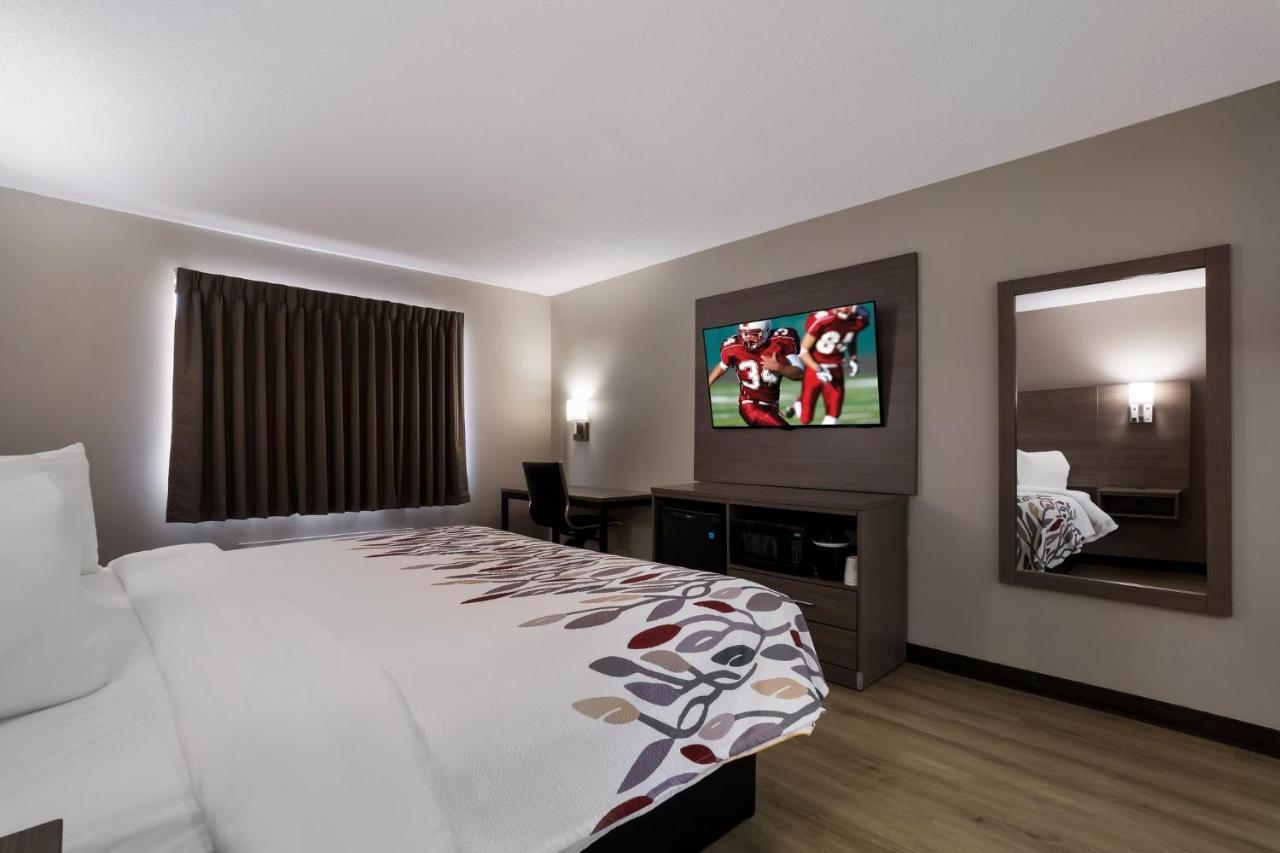 Super 8 By Wyndham Marston Motel Buitenkant foto