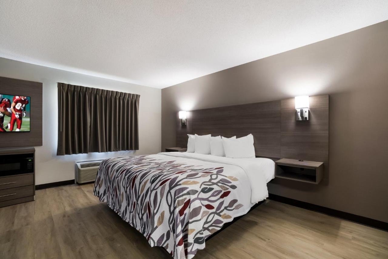 Super 8 By Wyndham Marston Motel Buitenkant foto