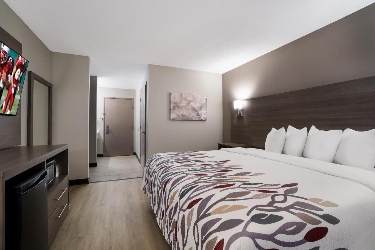 Super 8 By Wyndham Marston Motel Buitenkant foto